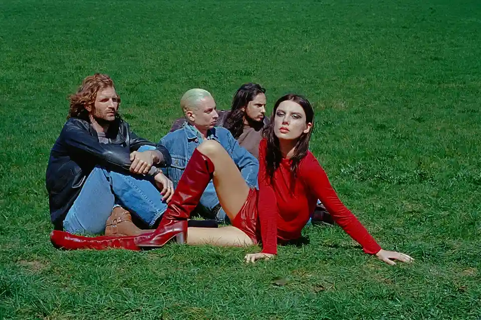 Wolf Alice lansează compilația de piese nelansate „The Clearing: B Sides”
