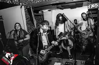 David Delinquent & The IOUS au lansat albumul de debut Scandal