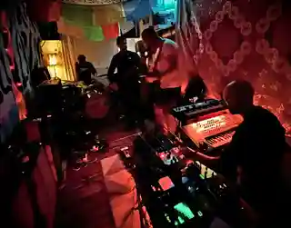 Trupa Valley lansează noul single „Endless Summer”