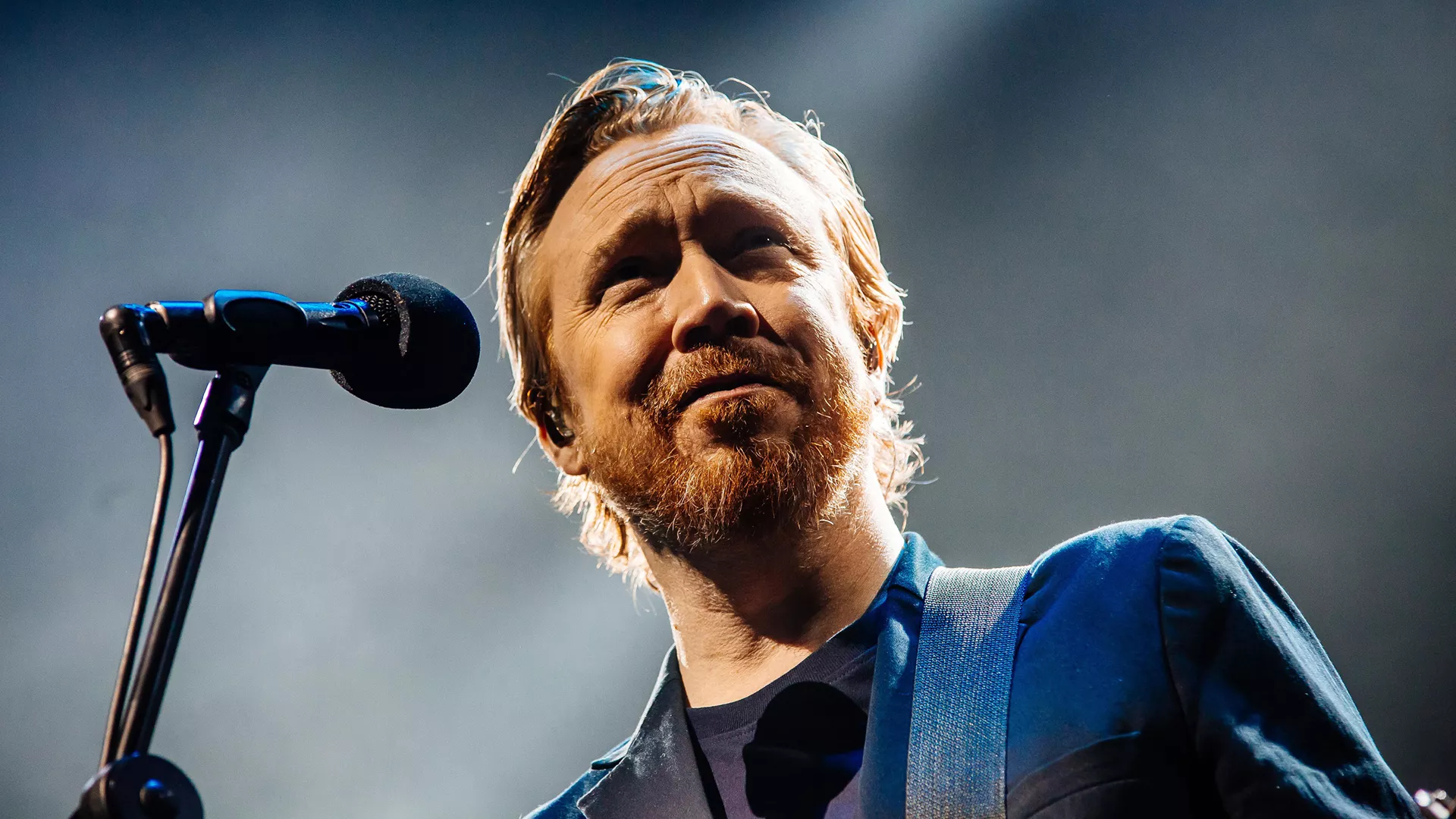 Lars Winnerbäck susține un concert în arena Saab din Linköping