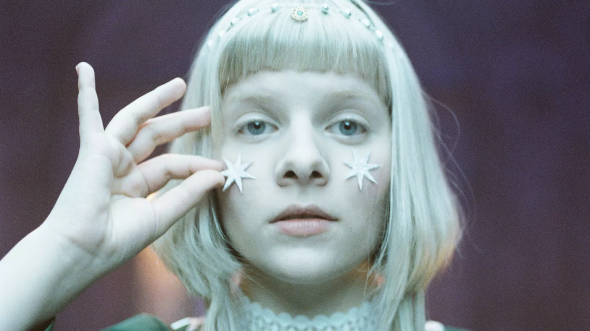 Aurora lansează o ediție aniversară a albumului de debut