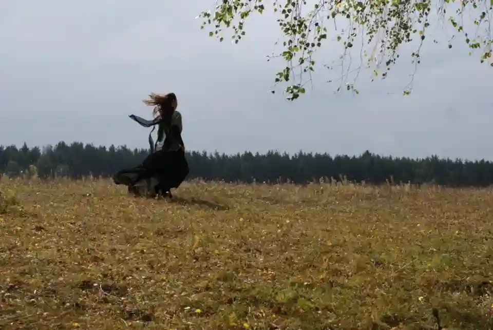 Luiza Zan lansează albumul In My Village pe 5 mai la Teatrul Godot