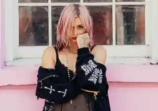 Lonnie Gunn lansează piesa „Babytooth” și anunță EP-ul de debut