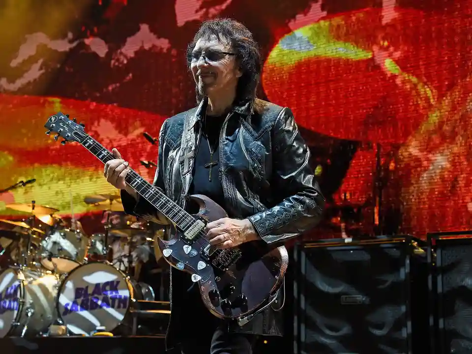 Tony Iommi descrie dificultățile tehnice cauzate de protezele sale de la degete