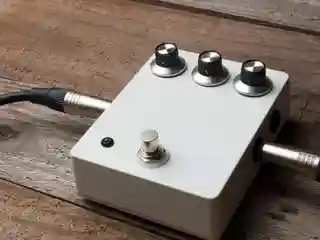 Ghid pentru construcția pedalelor de tip fuzz cu echipamente StewMac