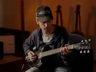 Greg Freeman povestește despre chitara sa Gibson SG salvată dintr-un incendiu
