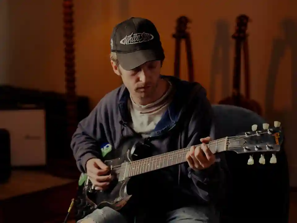 Greg Freeman povestește despre chitara sa Gibson SG salvată dintr-un incendiu