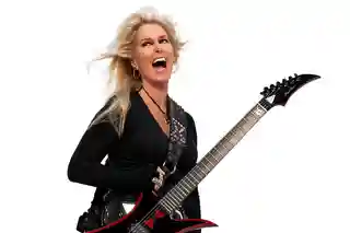 Lita Ford a semnat cu Frontiers și lansează single-ul „Dracula”