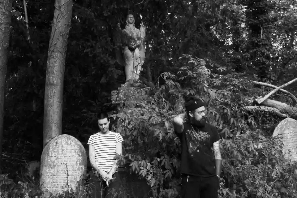 Reclus.É lansează single-ul „Isolationist” și anunță albumul „The World Can’t Take Much More”