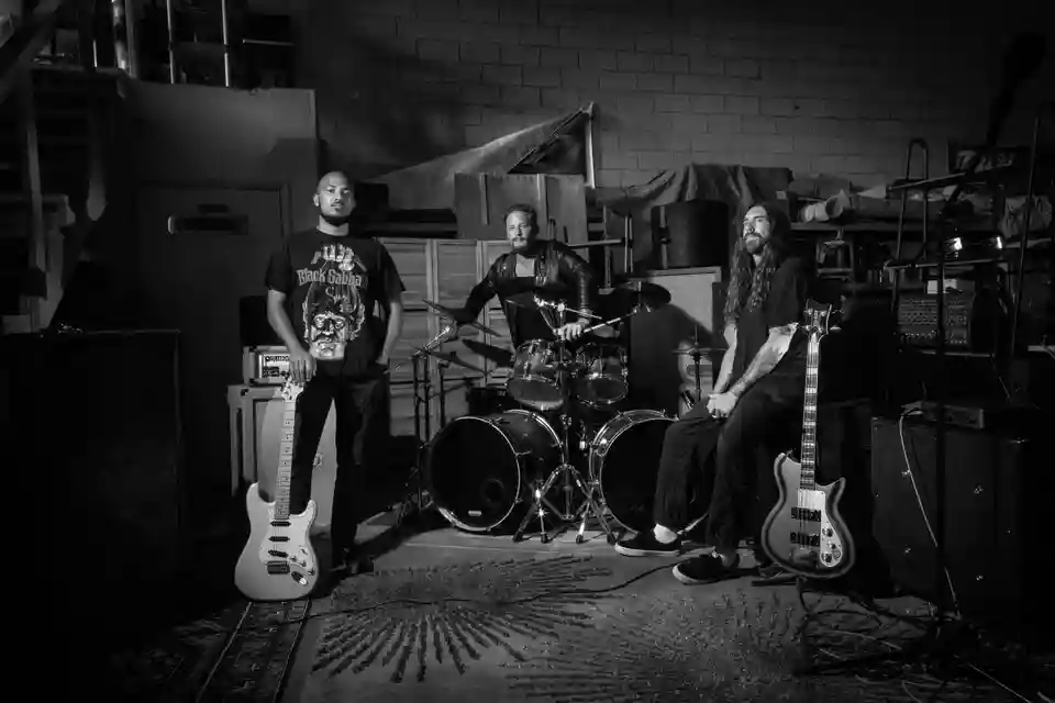 Snake Mountain Revival lansează piesa „Main Line” și anunță albumul „The Divide”