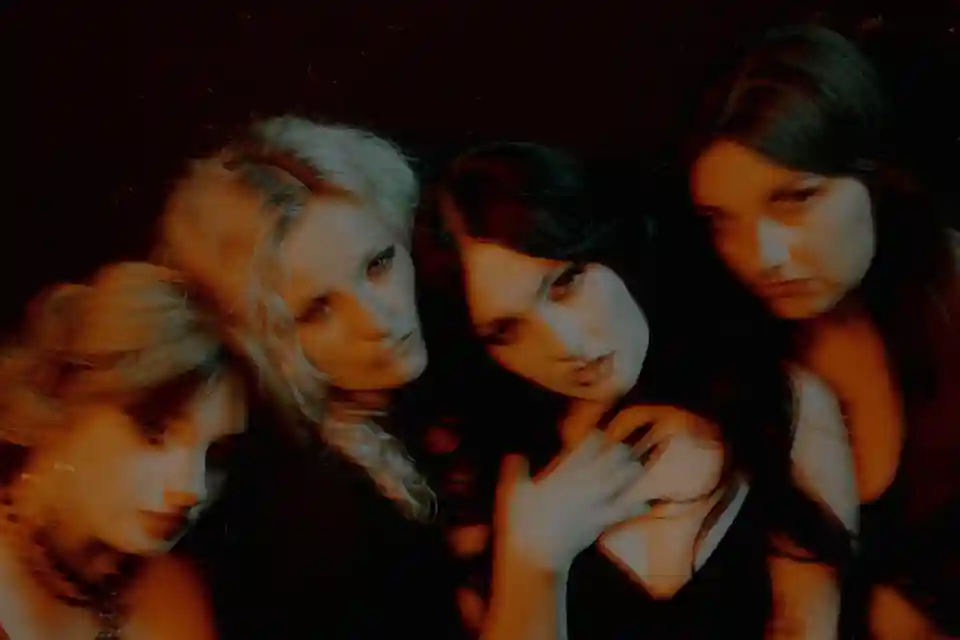 Venus Grrrls lansează piesa „Carmilla” și anunță EP-ul „To Die as Lovers May”