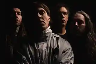 Trupa Mirrors anunță albumul The Red Sky și lansează single-ul Devil's Due