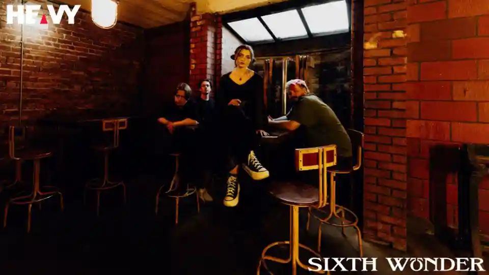 Sixth Wonder lansează single-ul Burnout și discută despre evoluția muzicală