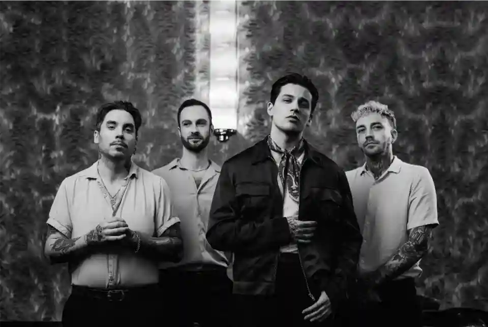 Lost in Hollywood lansează single-ul „Way Too Close”
