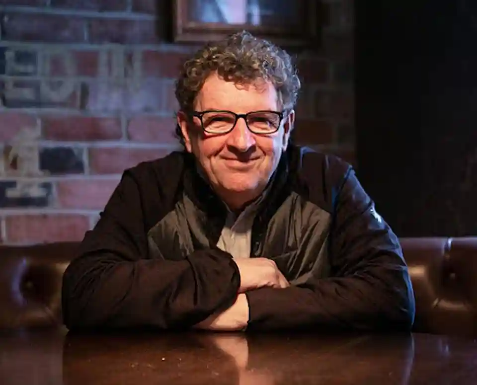Mike Hanrahan a primit premiul Anti-Stigma pentru piesa „A River Rolls On”