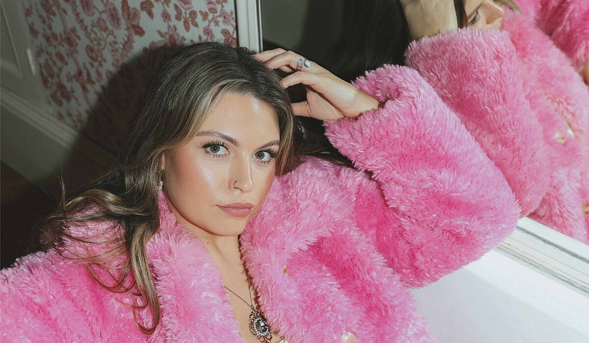 Reevah anunță noul album „Lucky Stars” și lansează single-ul „I'm Just Fine”