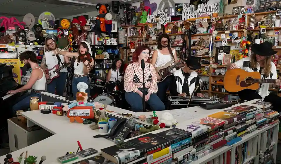 CMAT a susținut un concert în cadrul seriei NPR Tiny Desk