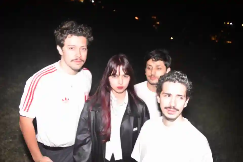 Trupa ALTURAS lansează albumul de debut „Todas las Verdades y la Ficción”