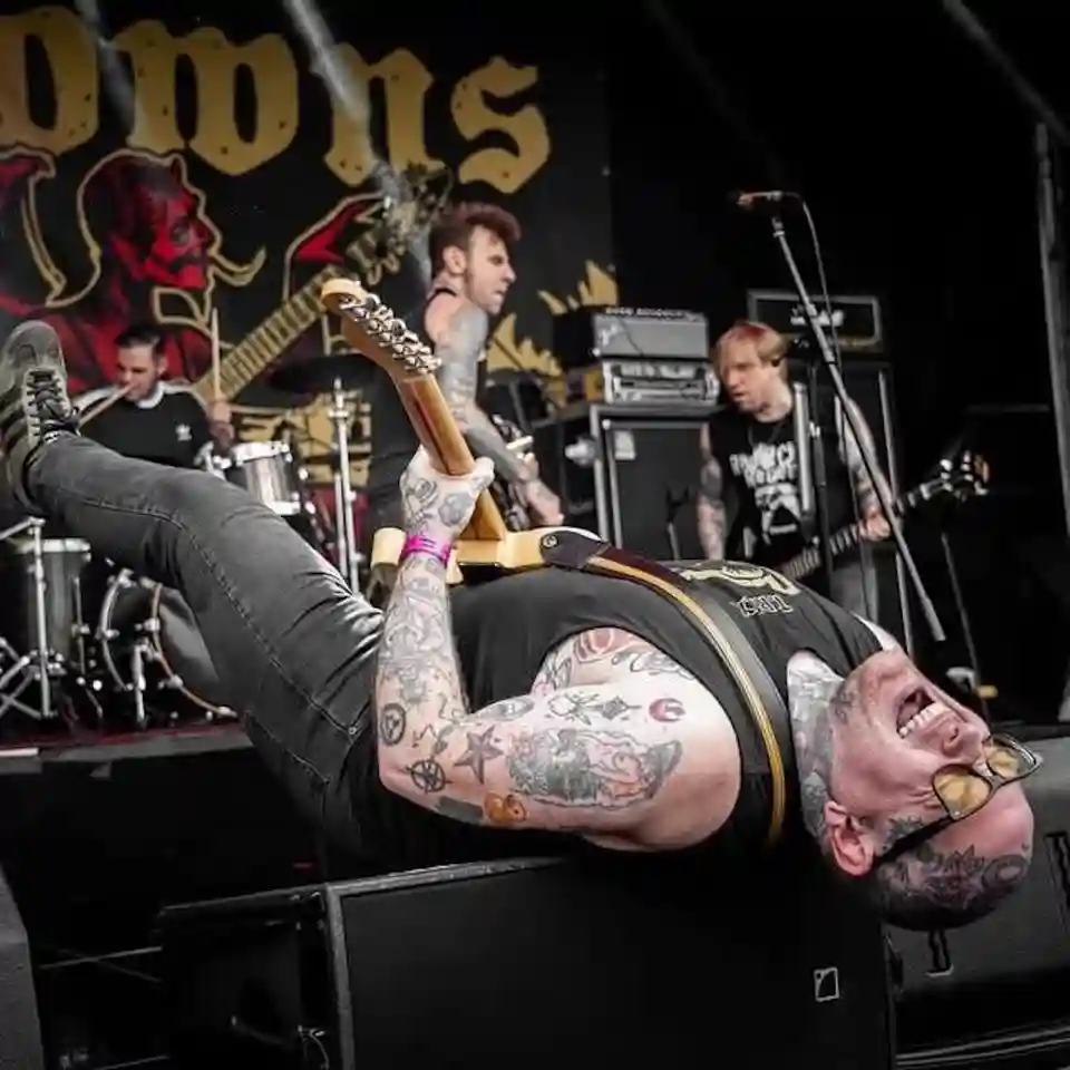 Trupa punk The Drowns lansează albumul „Harsh Reality”