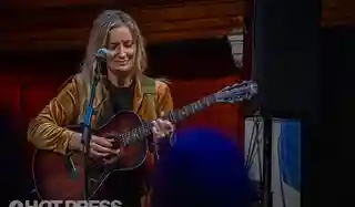 Bróna McVittie anunță lansarea noului album intitulat Supernatural