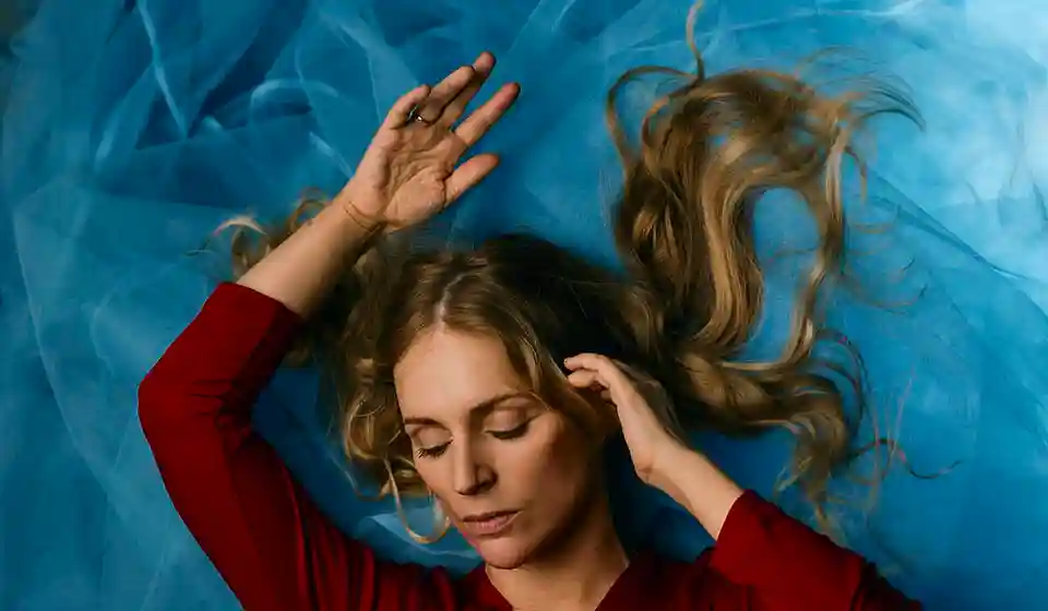 Agnes Obel despre procesul creativ și noul album „The Meaning Of Flowers”