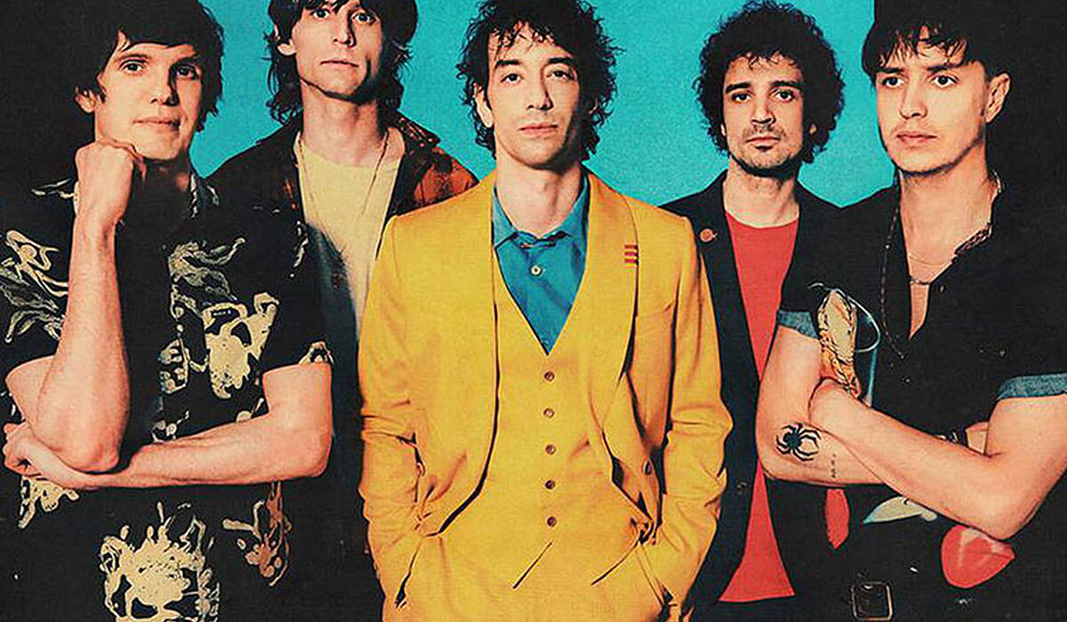 Bernie Sanders și AOC au susținut trupa The Strokes la concertul din New York