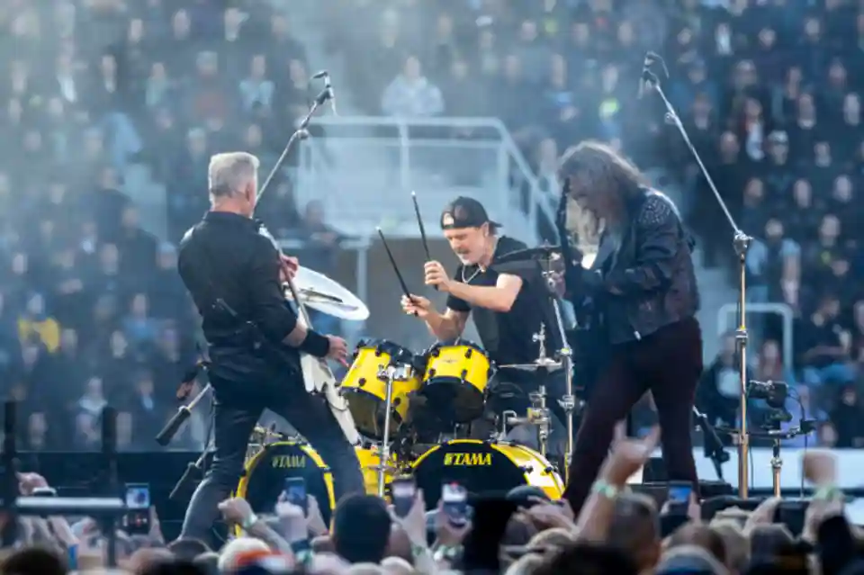 Metallica a interpretat „Harvester of Sorrow” la Sphere cu elemente vizuale inedite