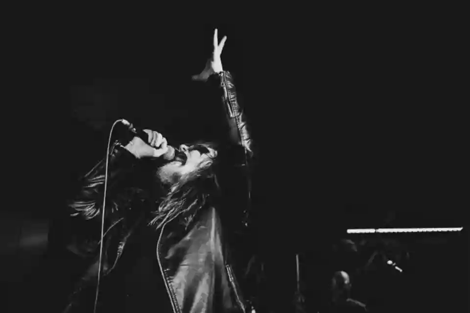 Monolicht lansează single-ul „Lord of the Flies” și concertează în Finlanda