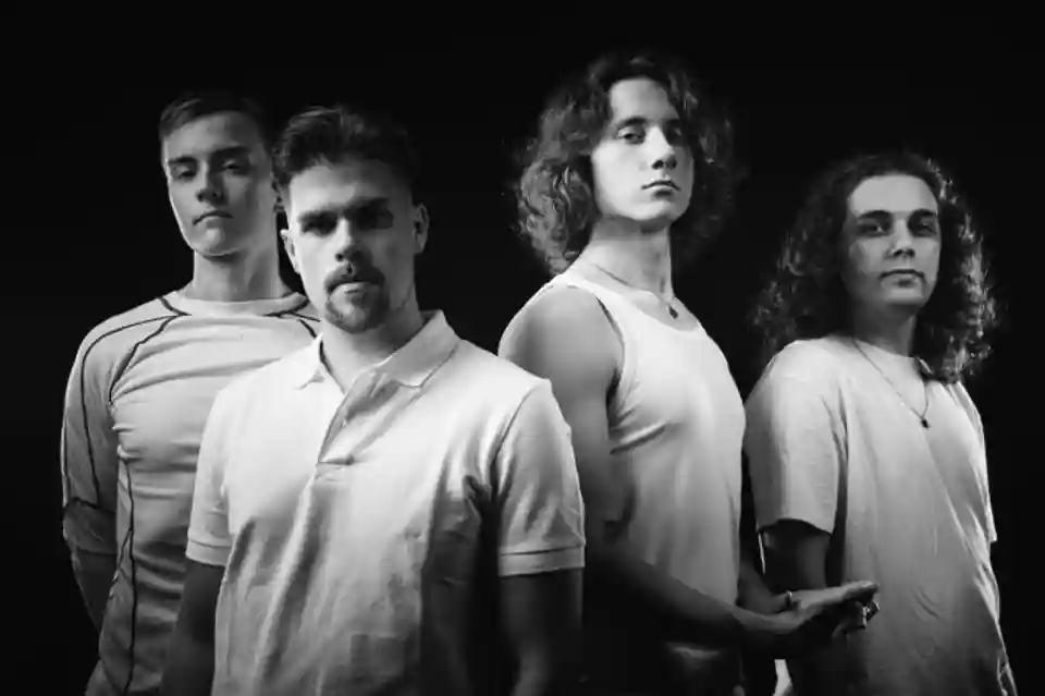 Trupa Averse lansează single-ul „Endless”