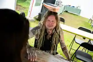 Jonne Järvelä și Korpiklaani: detalii despre turnee, viața de artist și noua carte