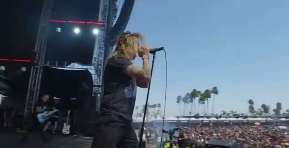 Underoath publică un videoclip live pentru piesa Breathing In A New Mentality
