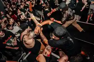 Reflecții asupra siguranței și conduitei în publicul concertelor metal