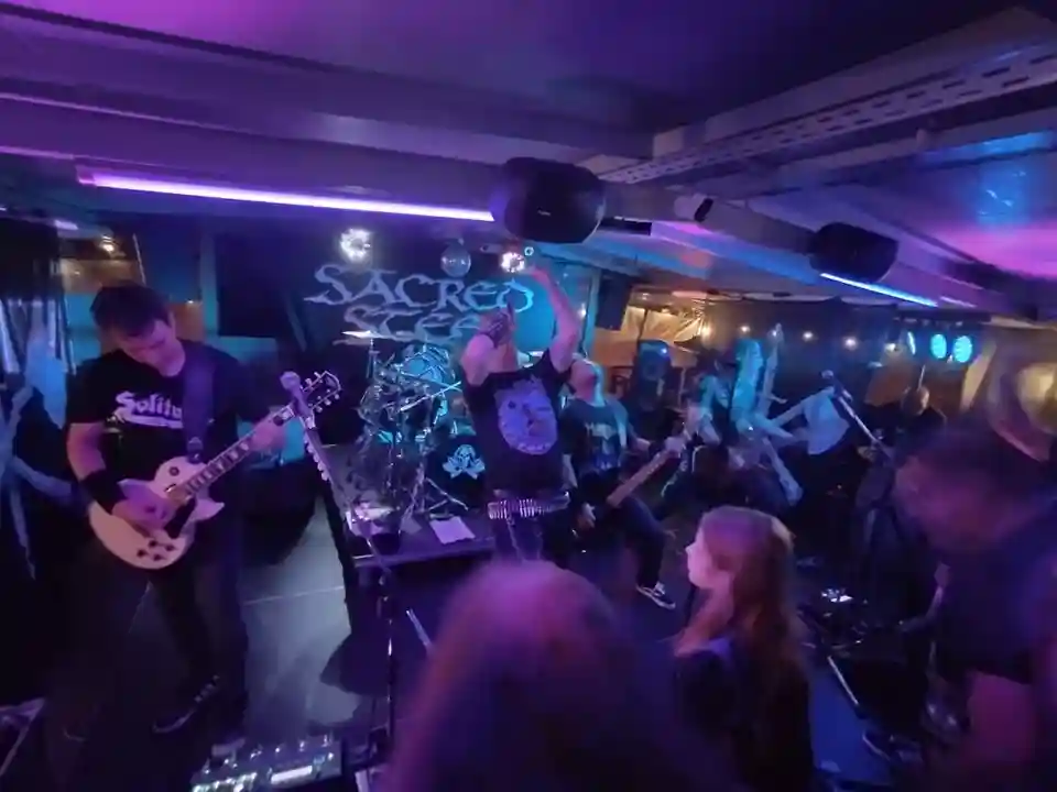 Recenzie: Concert aniversar Sacred Steel pe râul Neckar în Stuttgart
