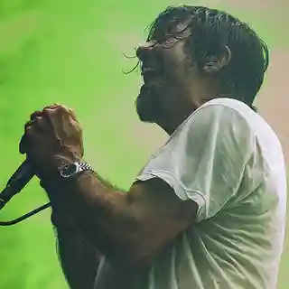 Recenzie: Outbreak Fest la Londra cu Deftones, Amyl and the Sniffers și Idles