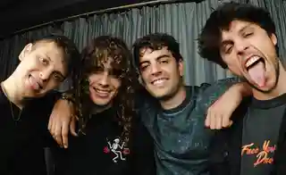 Interferencias lansează „Junto al cenicero”, al treilea single de pe albumul de debut