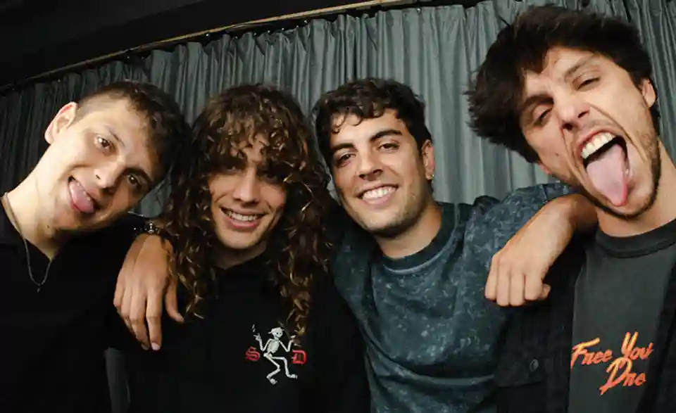 Interferencias lansează „Junto al cenicero”, al treilea single de pe albumul de debut