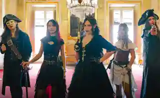 Pirate Queen lansează albumul „Travelling Around The World” și discută despre concept