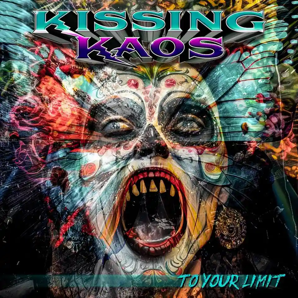 Kissing Kaos lansează videoclipurile pieselor „Tear It Down” și „Heartache & Scars”