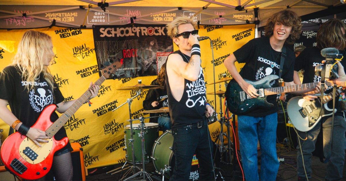 Deryck Whibley (Sum 41) lansează propriul brand de îmbrăcăminte, Walking Disaster