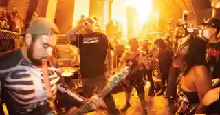 Documentarul Dead City Punx, co-produs de Zack de la Rocha, prezintă scena punk din LA