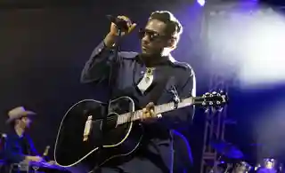 Leon Bridges explorează noi sonorități pe noul album Happiness Anytime