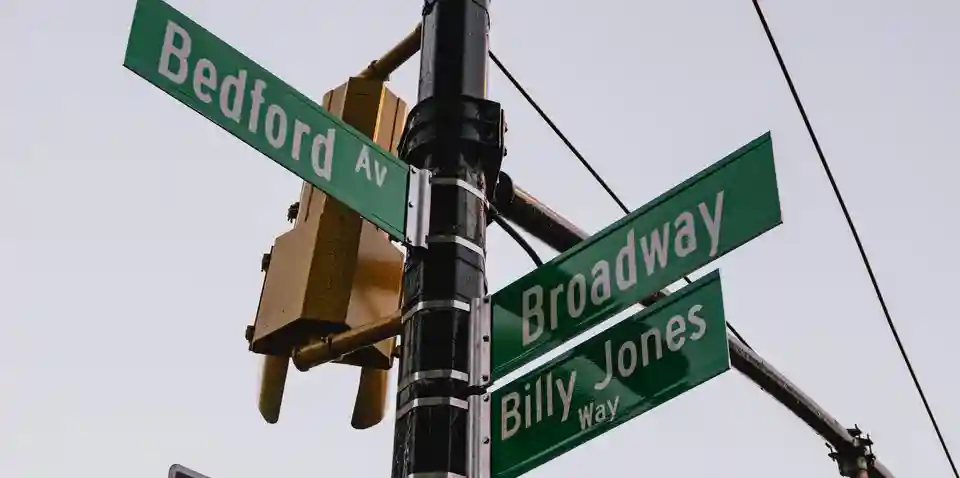 O stradă din Brooklyn a primit numele regretatului cofondator Baby’s All Right, Billy Jones