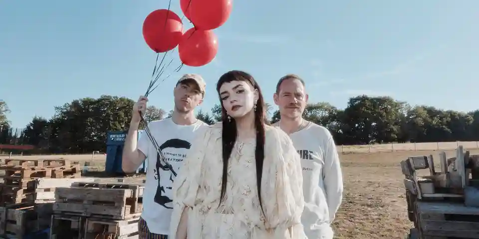 Chvrches anunță primul album după șase ani și un turneu în 2027
