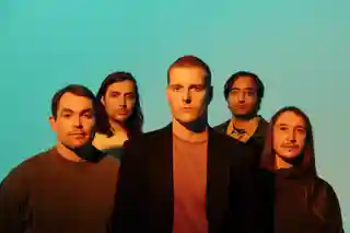 Șase piese noi recomandate: HEALTH, Calva Louise, Darkest Hour și alții