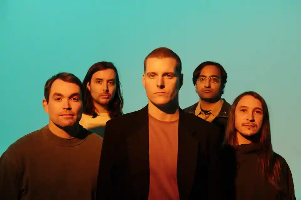 Șase piese noi recomandate: HEALTH, Calva Louise, Darkest Hour și alții