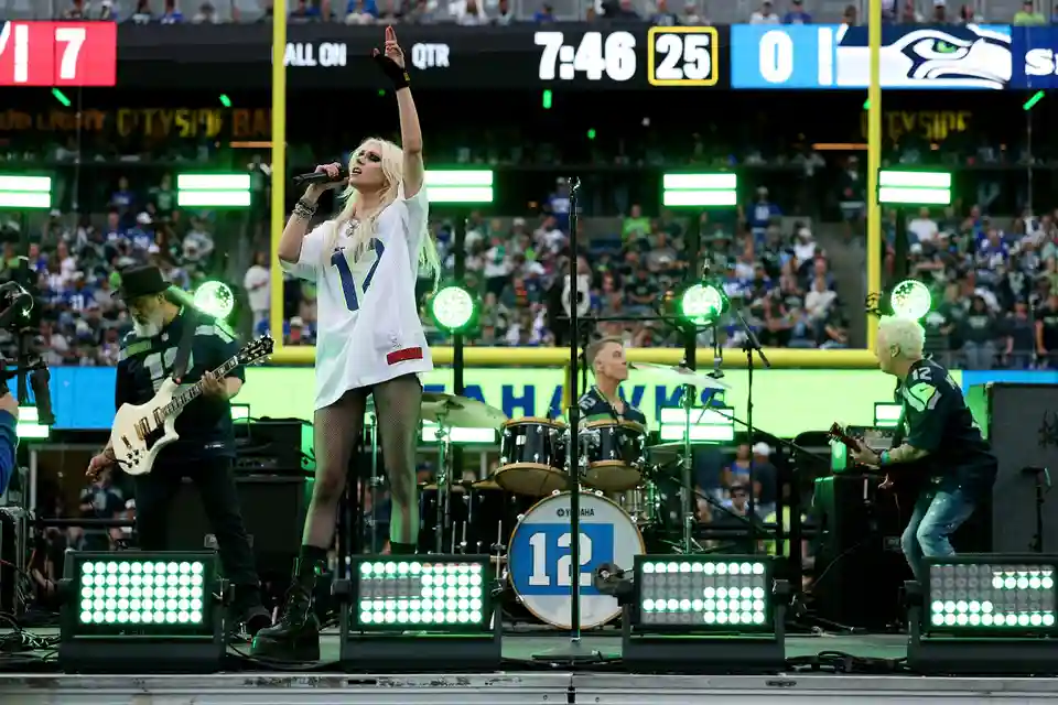 Soundgarden și Taylor Momsen au concertat în pauza meciului Seattle Seahawks