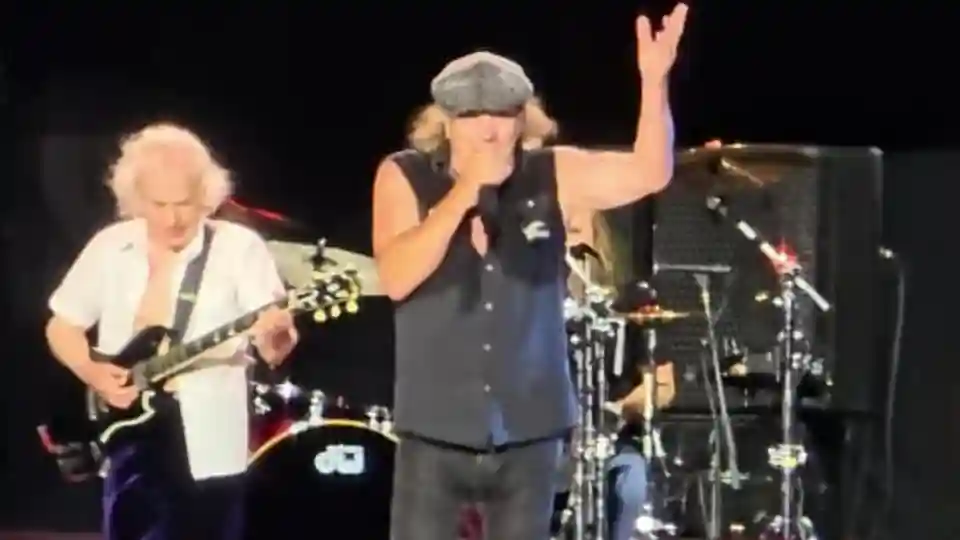 Concertul AC/DC de la Toronto a fost anulat din cauza daunelor provocate de furtună