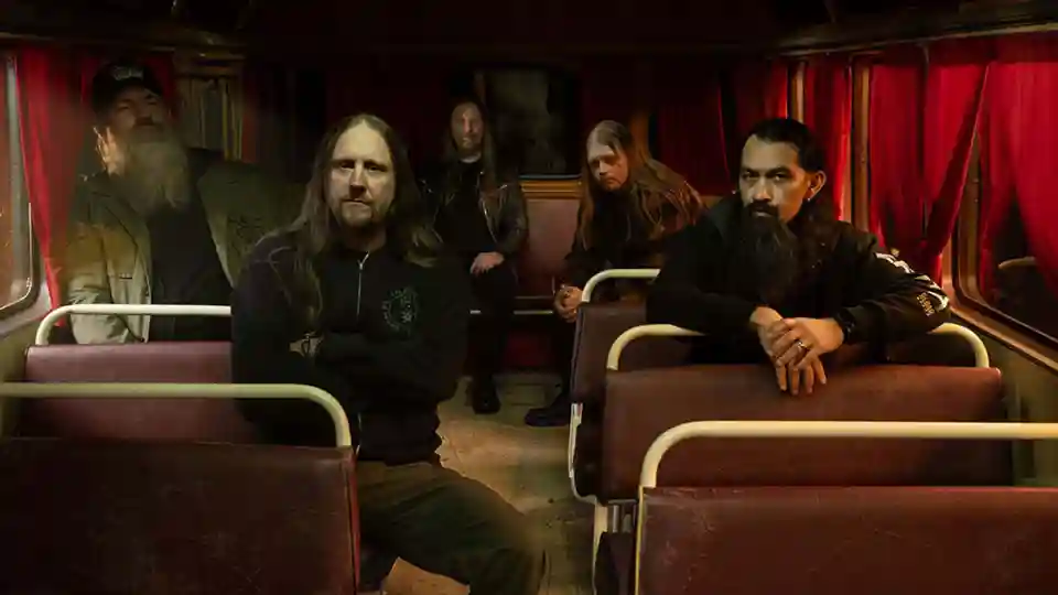 Amon Amarth lansează „Upphaf”, prima lor piesă acustică din carieră