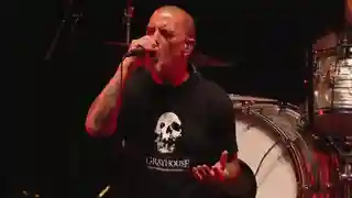 Down a lansat înregistrarea live a piesei Bury Me In Smoke de la Mystic Festival