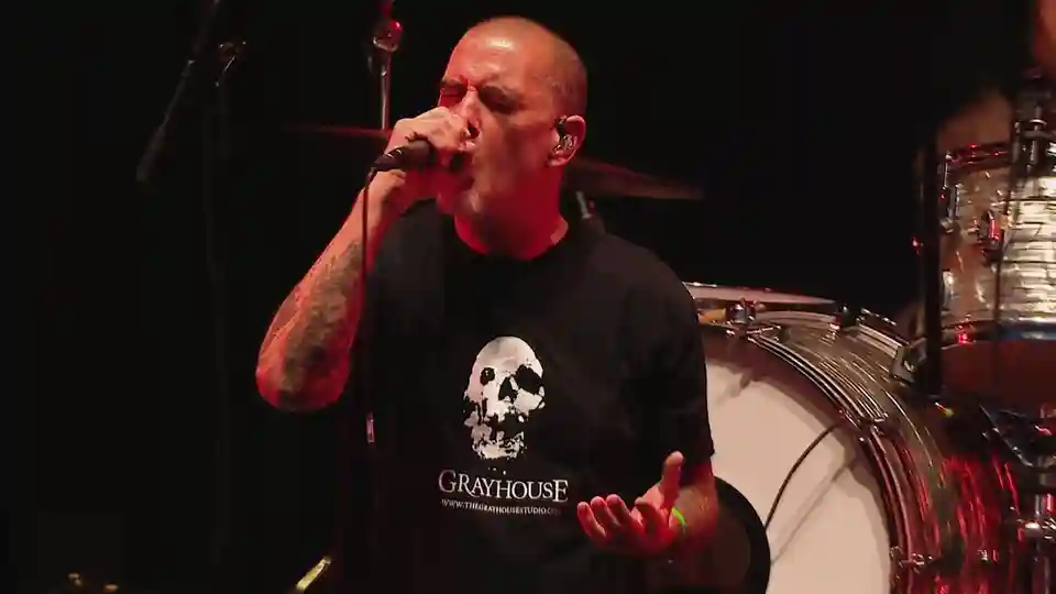 Down a lansat înregistrarea live a piesei Bury Me In Smoke de la Mystic Festival